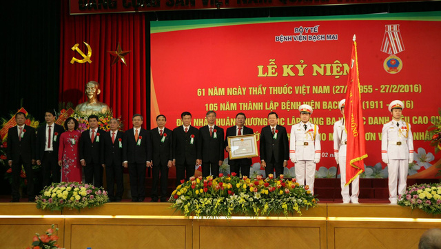 Presidente vietnamita urge al Hospital Bach Mai elevar su nivel profesional